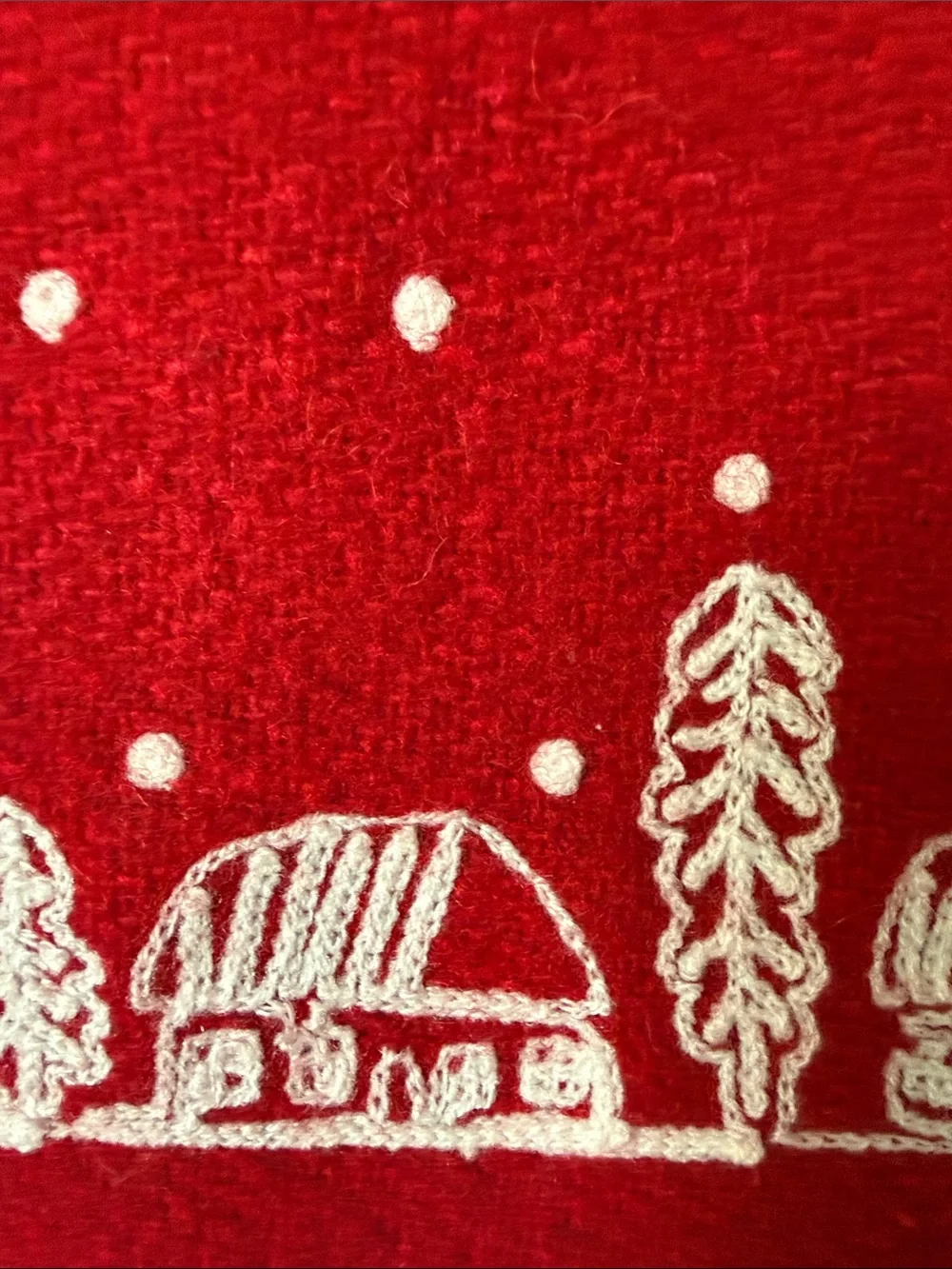 Nicole Miller Holiday Red Placemats Set of 6 with White Cabin & Tree Embroidery